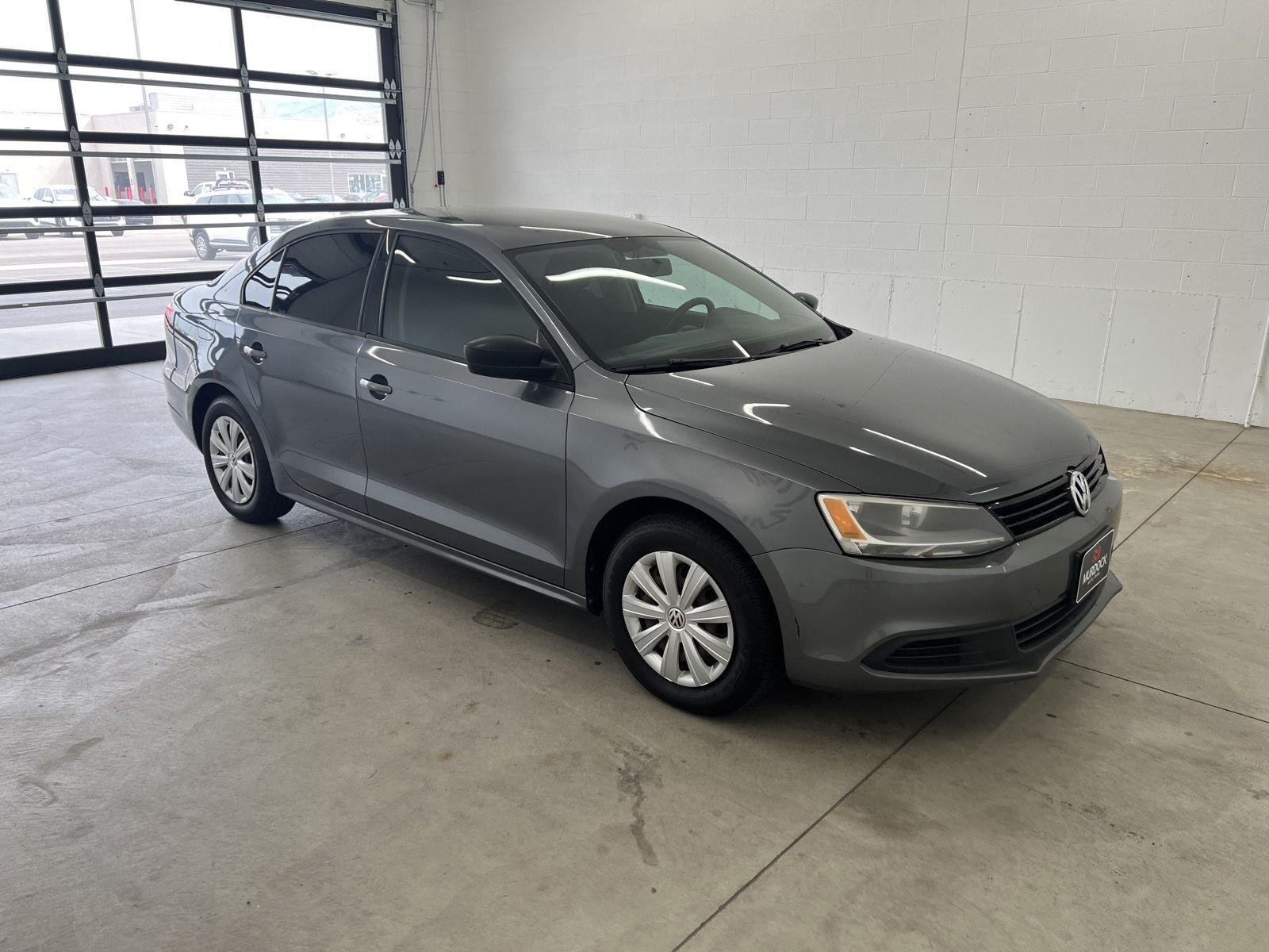 Used 2014 Platinum Gray Metallic Volkswagen S image 5