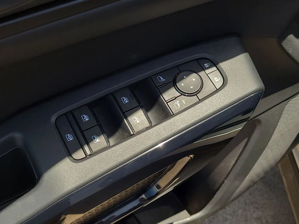 Used 2025 Silver Nissan SV image 21