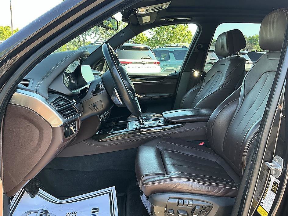 Used 2018 Dark Graphite Metallic BMW xDrive40e iPerformance image 12