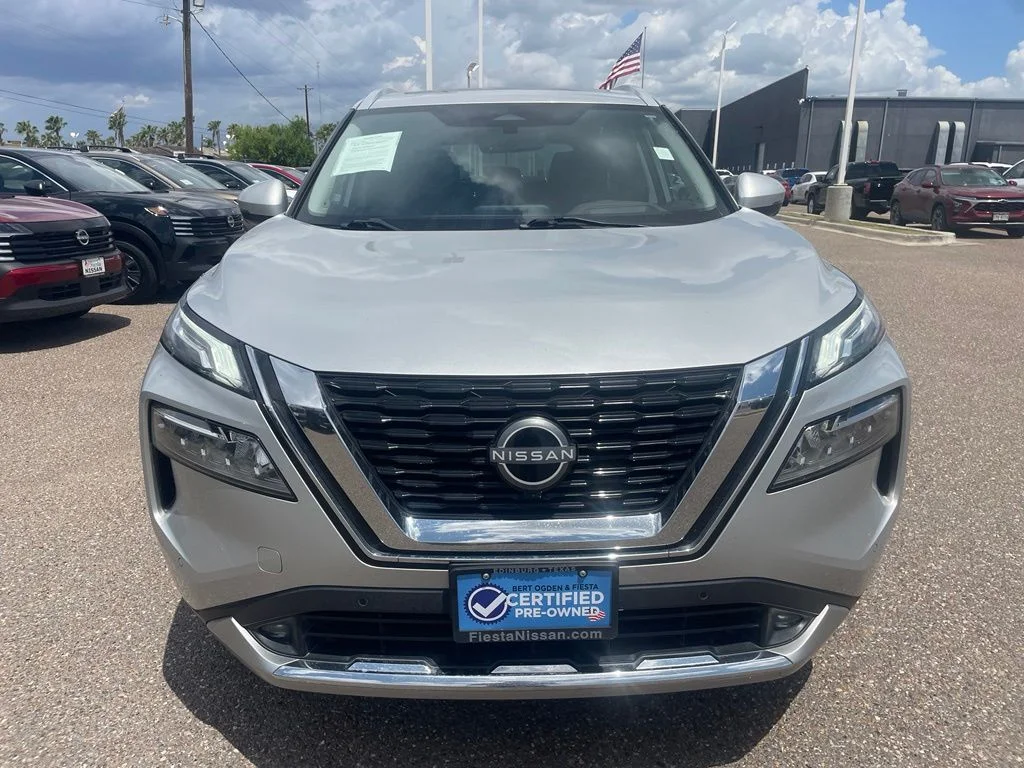 Used 2022 Silver Nissan Platinum image 2