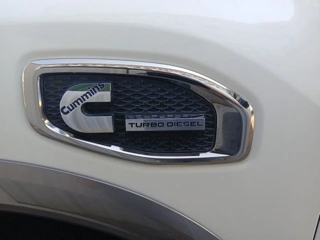 Used 2017 White Nissan Platinum Reserve image 9