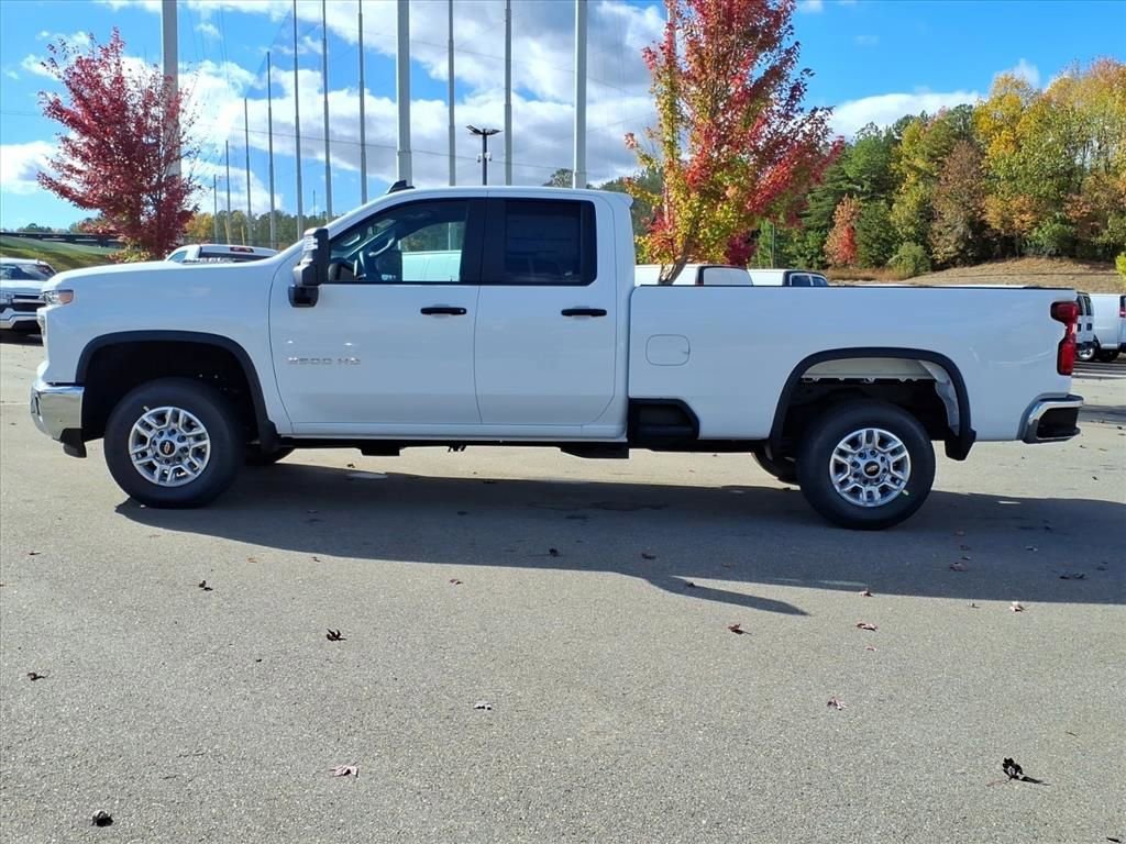 New 2026 Summit White Chevrolet WT image 31