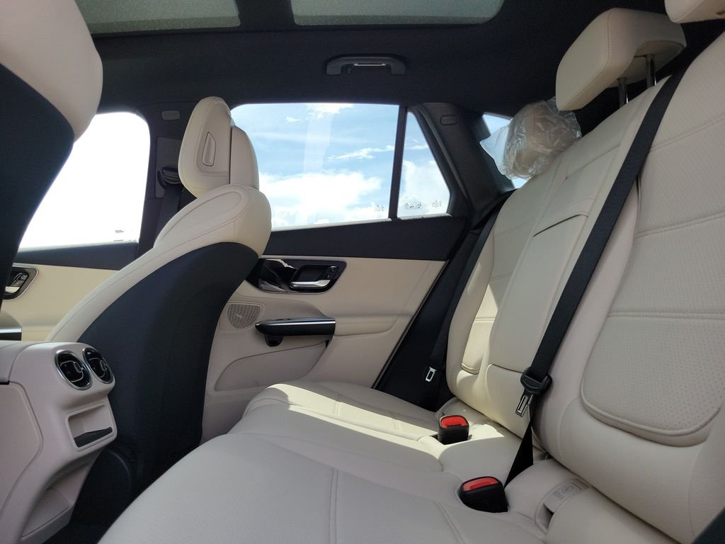 New 2027 Cirrus Silver Metallic Mercedes-Benz GLC 300 image 10