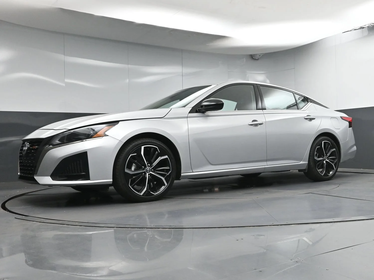 Certified Used 2025 Brilliant Silver Metallic Nissan SR image 20