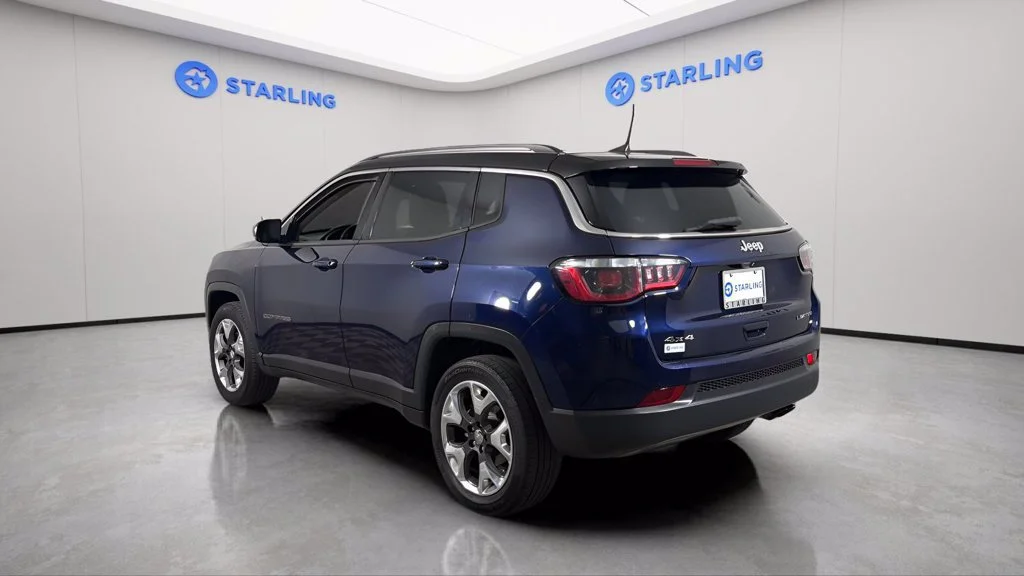 Used 2018  Jeep Limited image 5