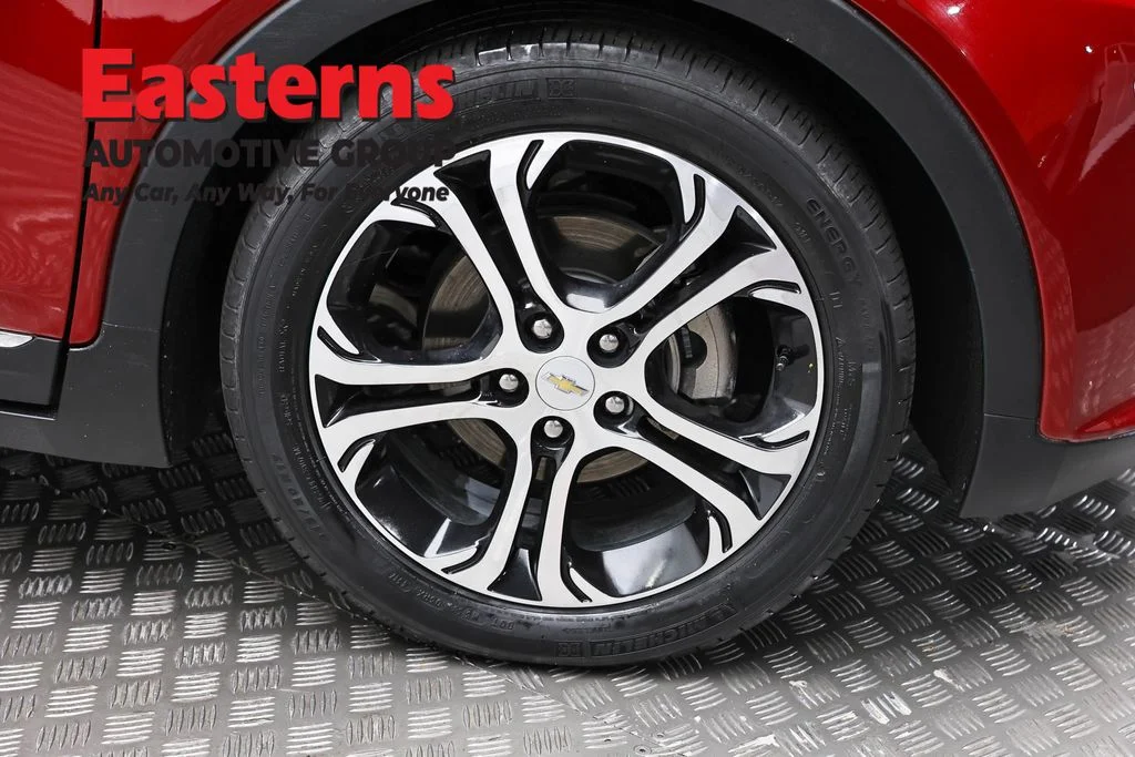 Used 2018 Red Chevrolet Premier image 32