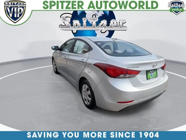 Used 2016 Silver Hyundai SE image 7