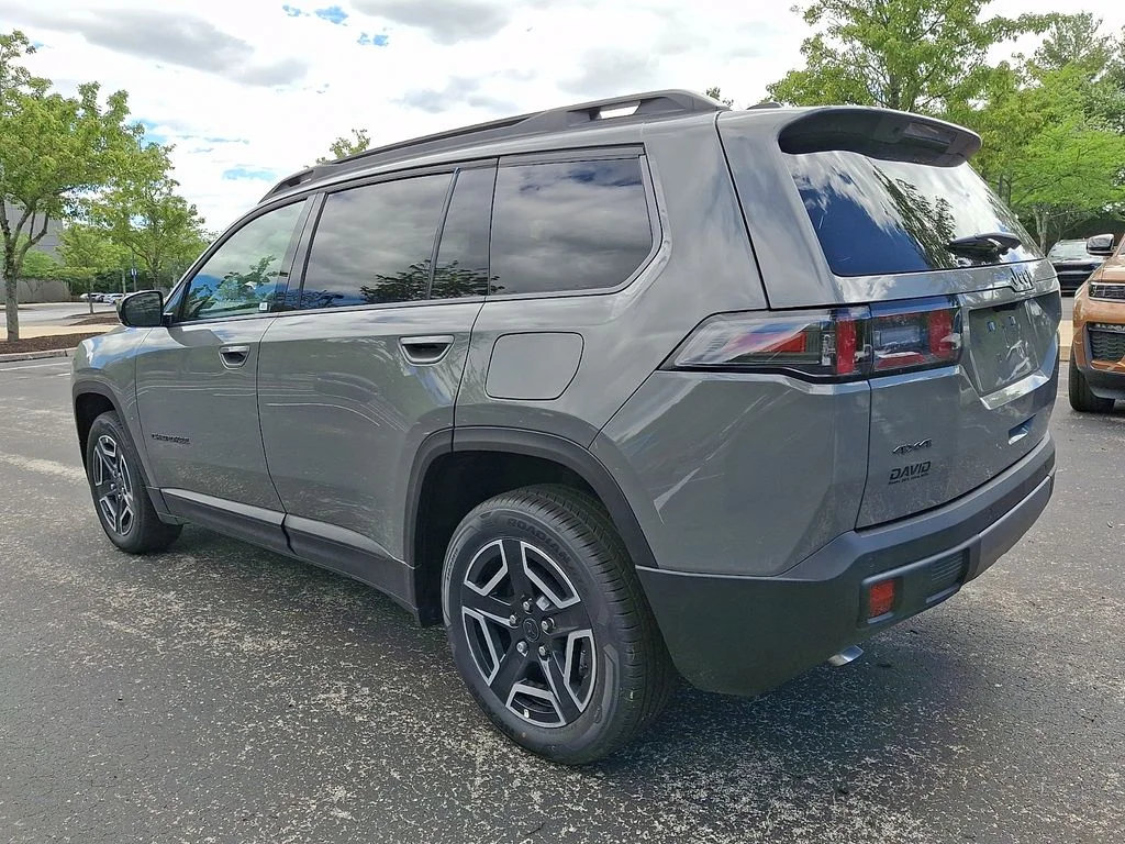 New 2026 Sting-Gray Clear-Coat Exterior Paint Jeep Limited image 3