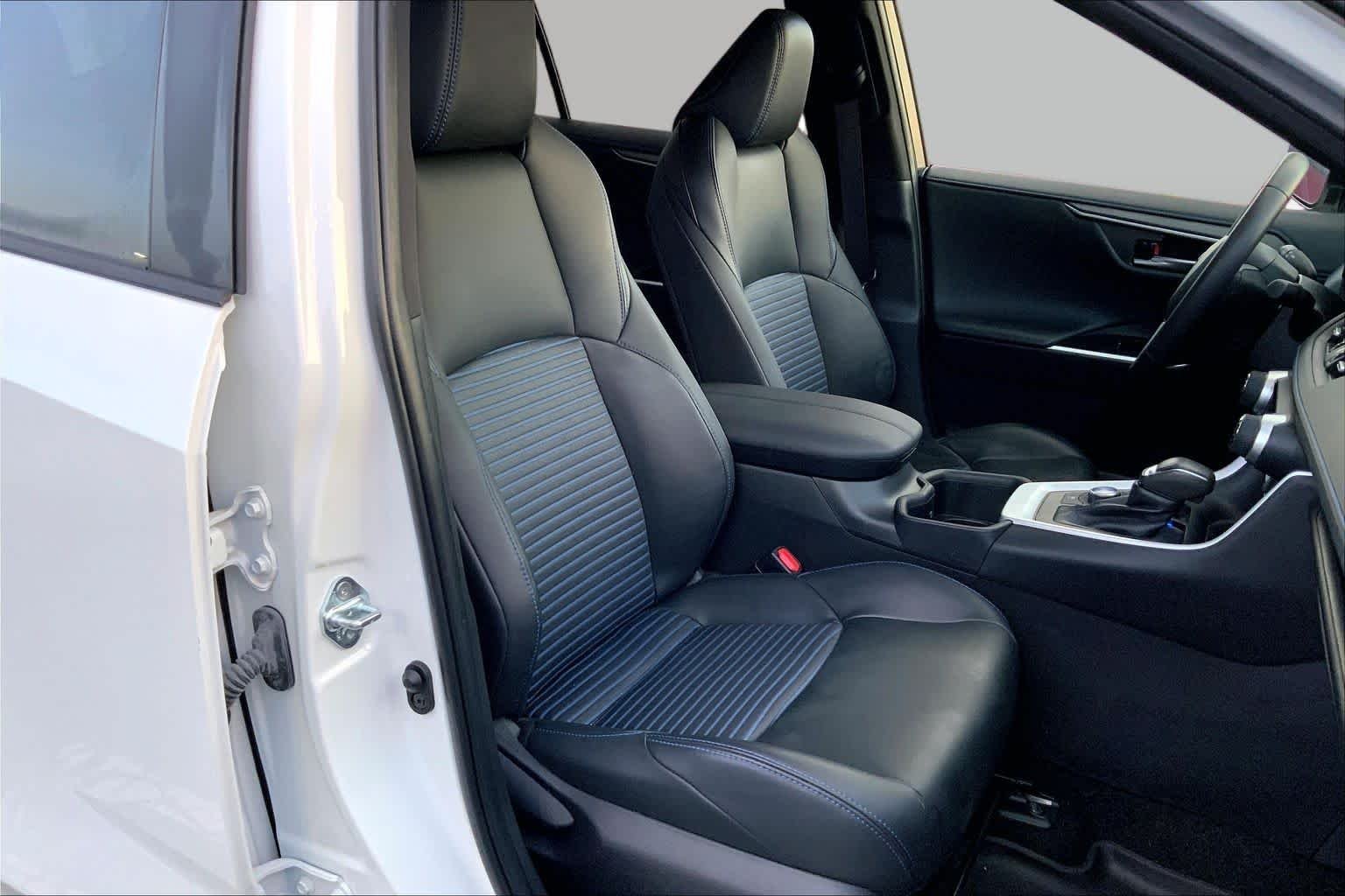 Used 2023 Wind Chill Pearl/Midnight Black Metallic Toyota Hybrid XSE image 9