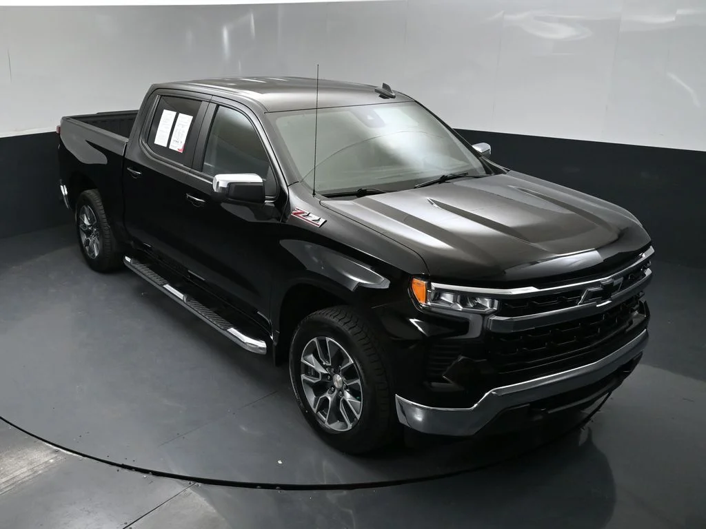 Used 2025 Black Chevrolet LT image 35