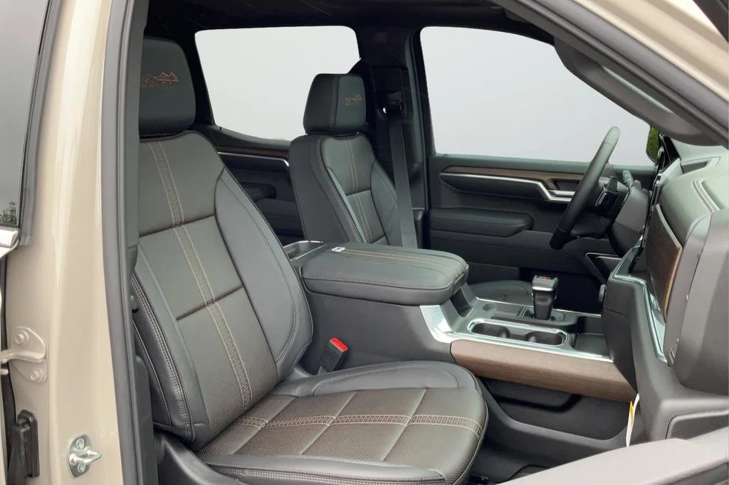 New 2026 Chevrolet Silverado 1500 High Country 4D Crew Cab