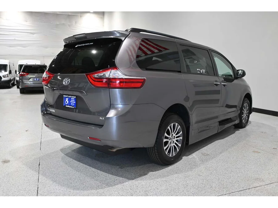 Used 2020 GRAY Toyota XLE Mobility Handicap Van image 6