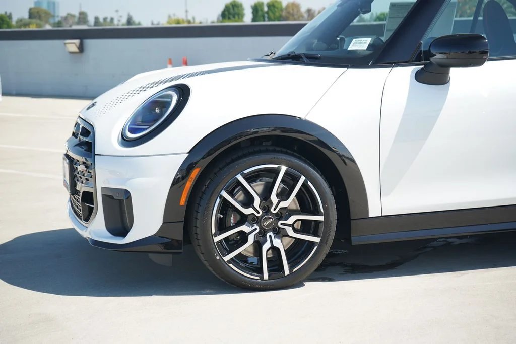 New 2026 White MINI Iconic image 3