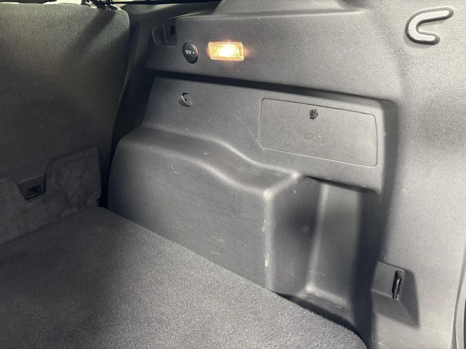 Used 2016 Shadow Black Ford SE image 6