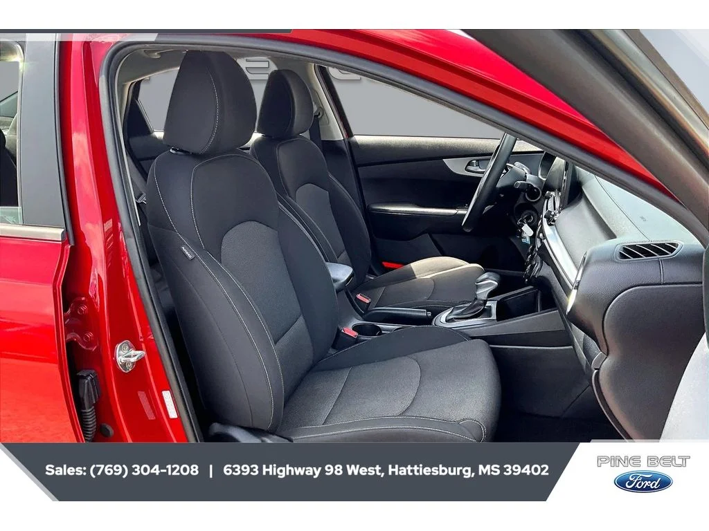 Used 2022 Currant Red Kia LXS image 6