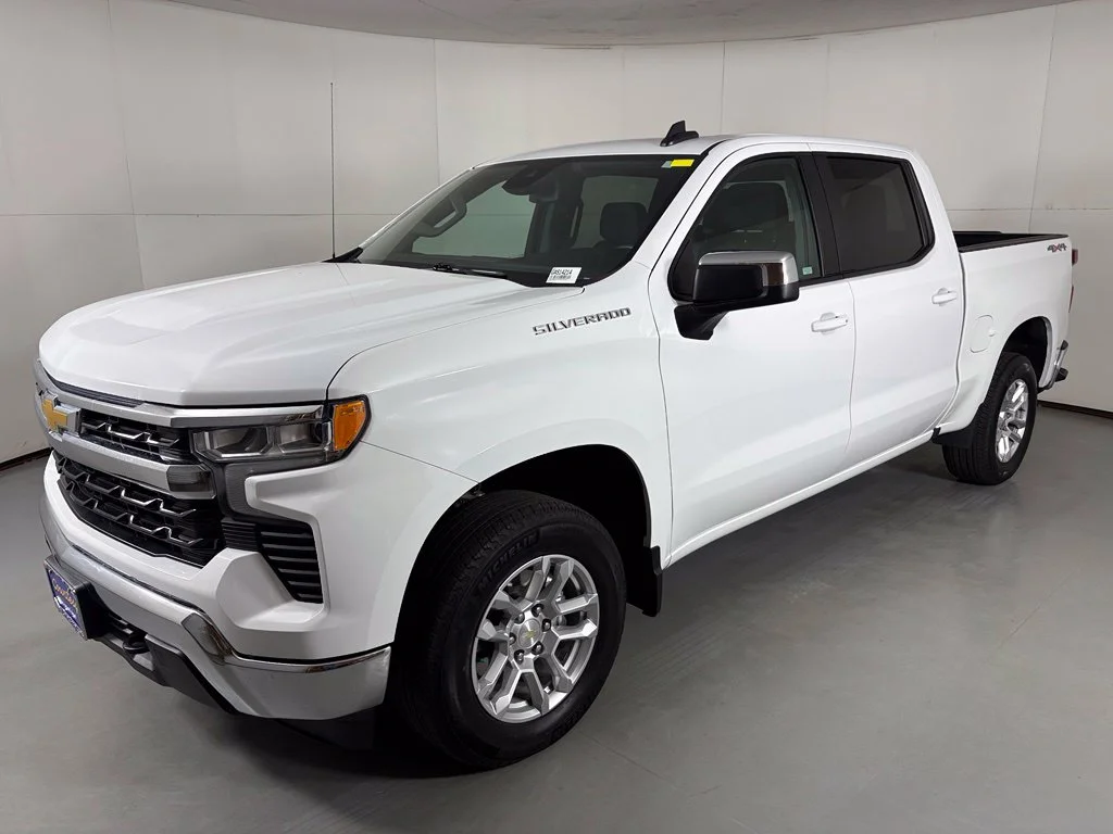 Used 2023 White Chevrolet LT image 5