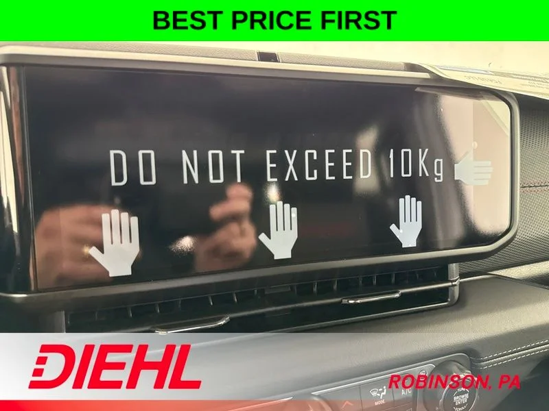 New 2026 Bright White Clear-Coat Exterior Paint Jeep Rubicon image 29