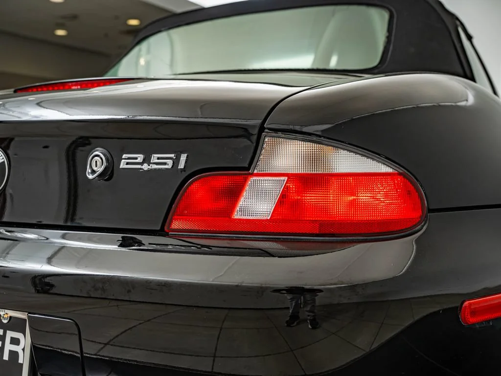 Used 2001 Jet Black BMW 2.5i image 17