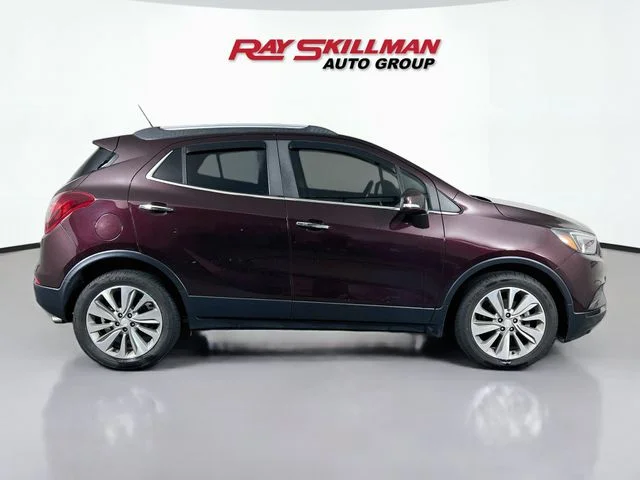 Used 2018 Red Buick Preferred image 8