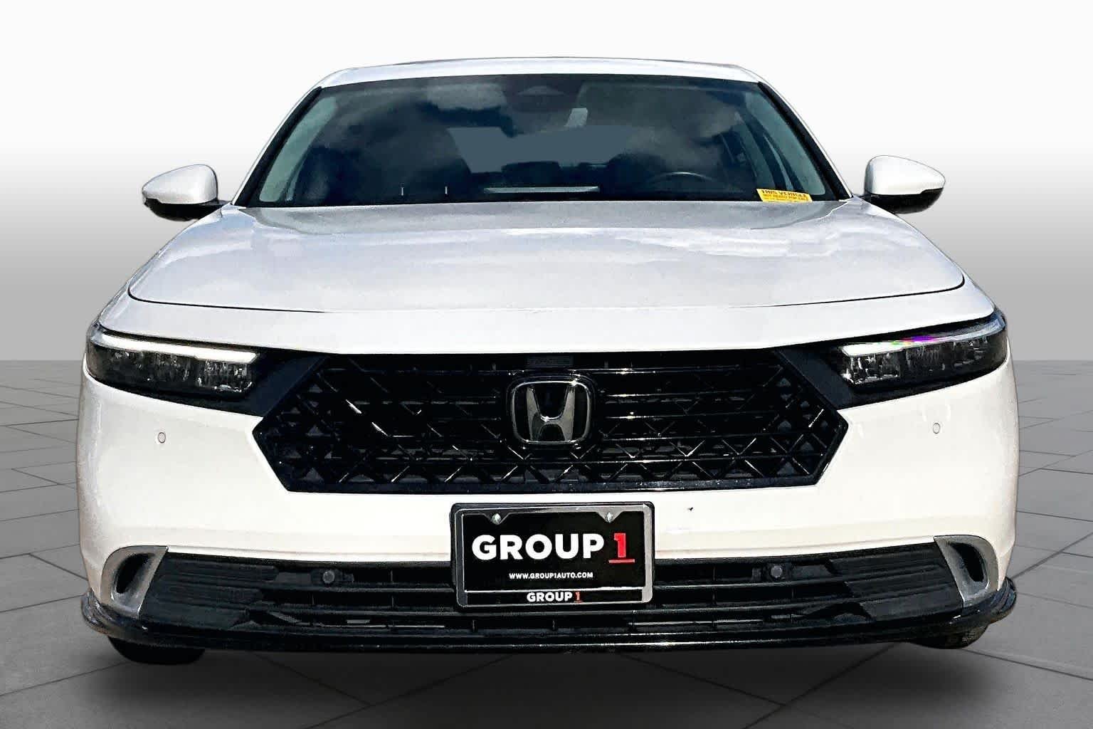 Used 2023 Platinum White Pearl Honda Touring image 4