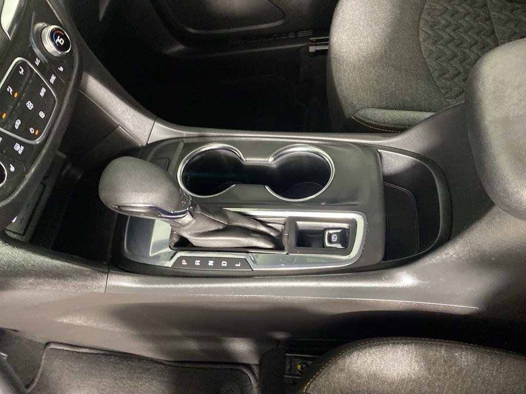 Used 2024 Pearl Chevrolet LT image 23