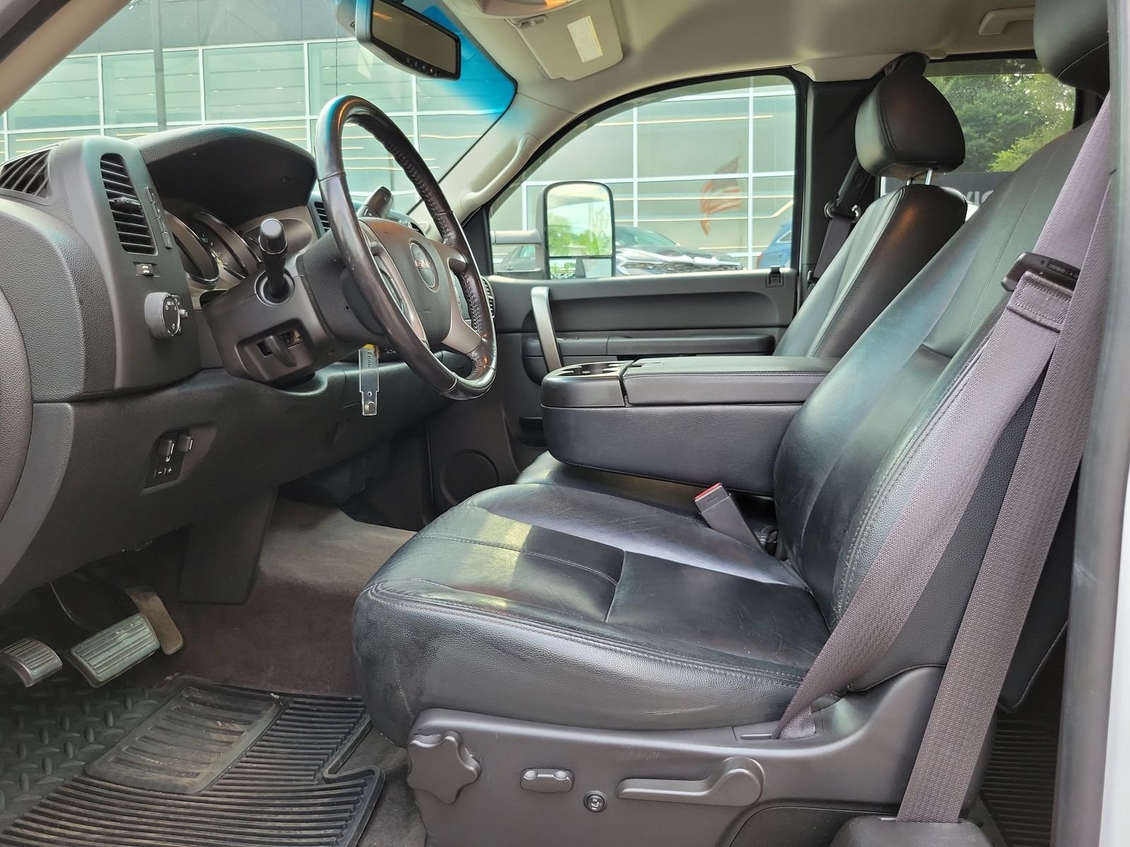 Used 2013 White GMC SLE image 9