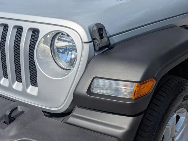 Certified Used 2022 Silver Jeep Unlimited Sport S image 11