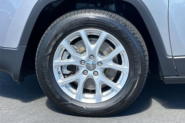 Used 2016 Silver Jeep Latitude image 29
