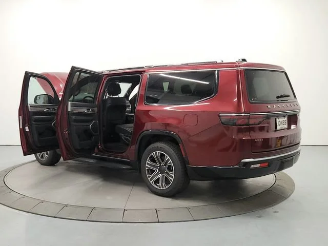 2024 Jeep Wagoneer L Series II - Photo 13
