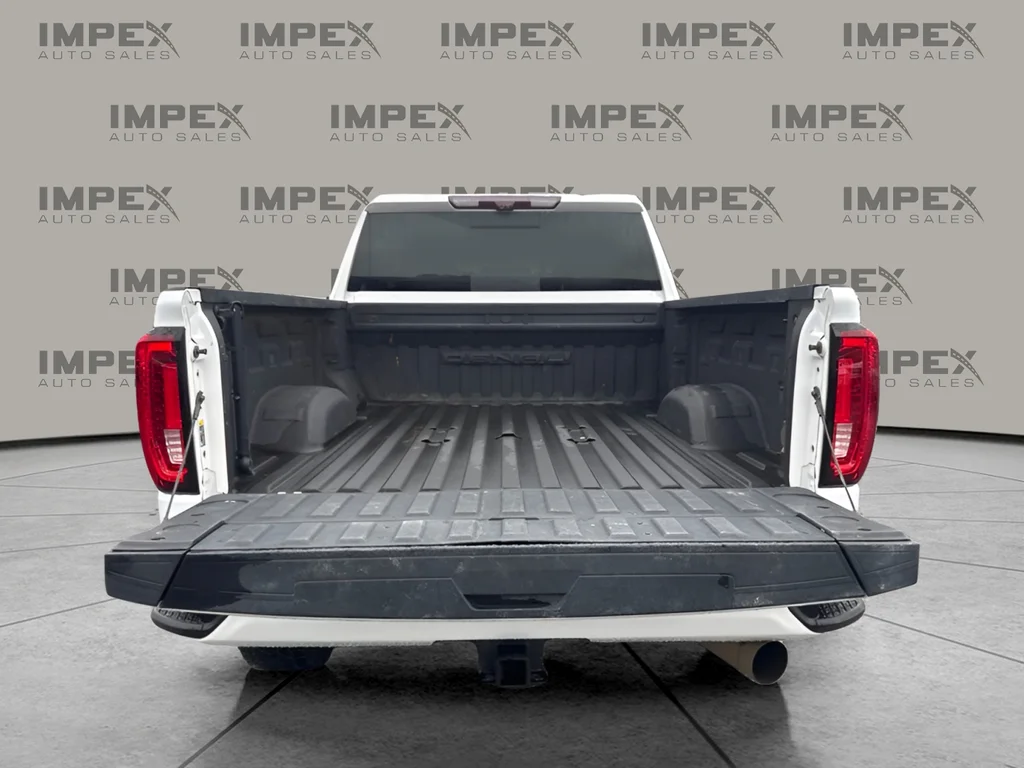 Used 2021 White GMC Denali image 3
