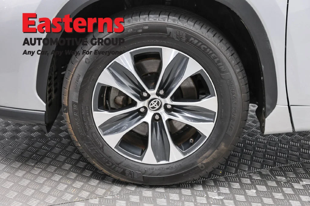 Used 2021 Silver Toyota XLE image 37