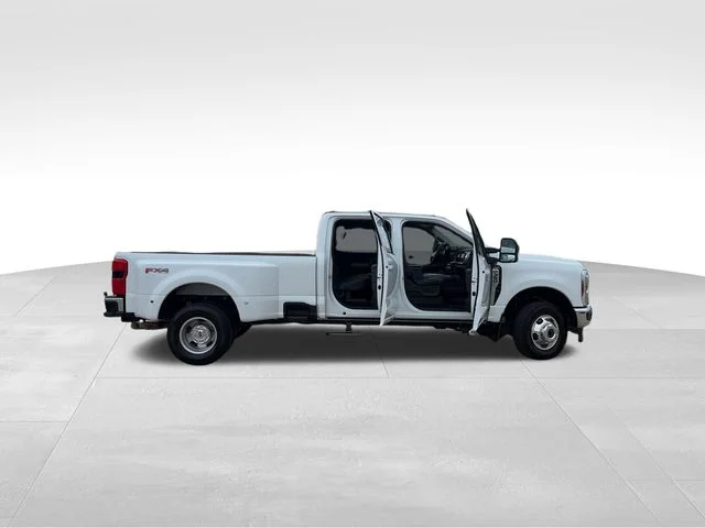 Used 2025 White Ford XL image 43