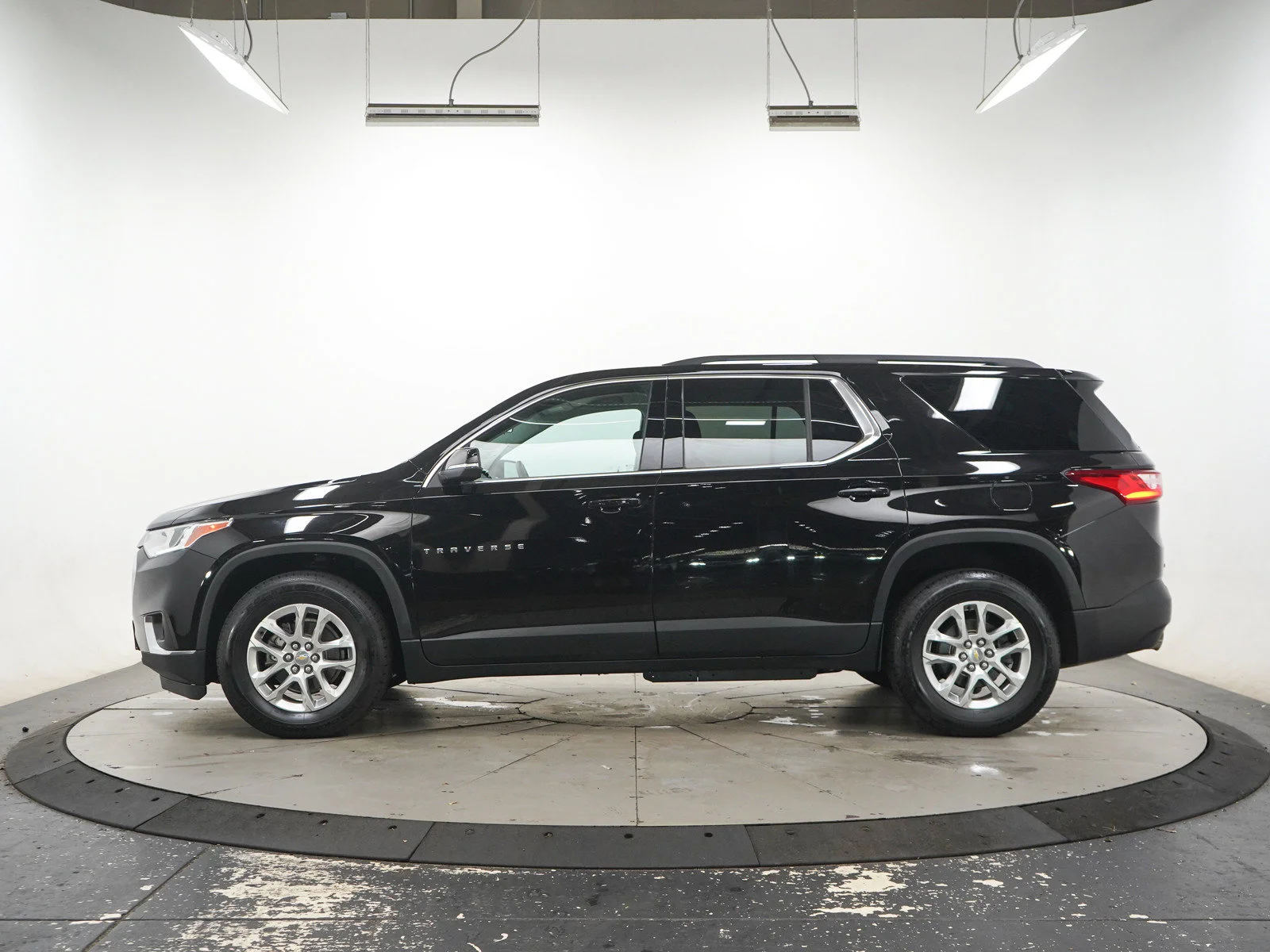Used 2021 Chevrolet Traverse 1LT with VIN 1GNEVGKW0MJ191315 for sale in Burnsville, Minnesota