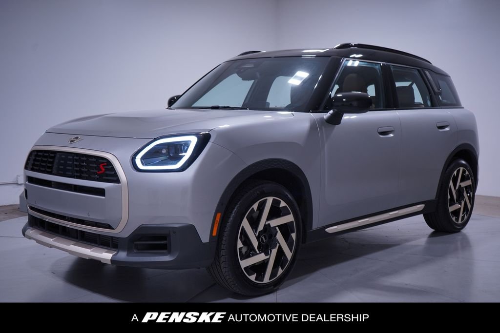 Used 2026 Silver MINI Signature Plus image 1