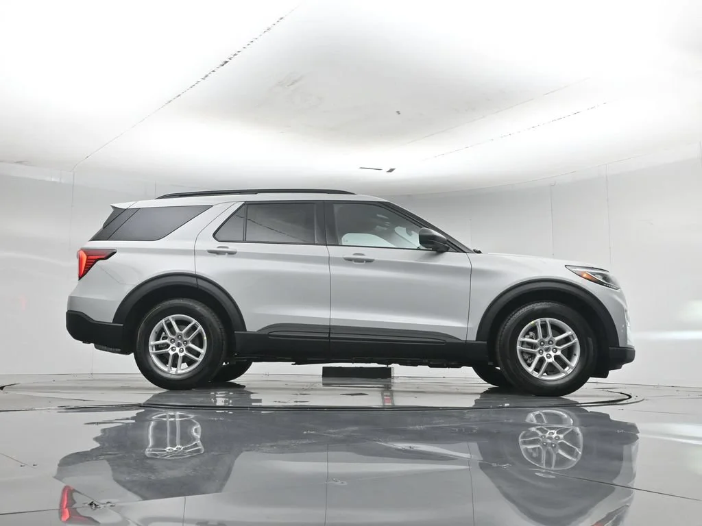New 2027 Avalanche Gray Ford Active image 7