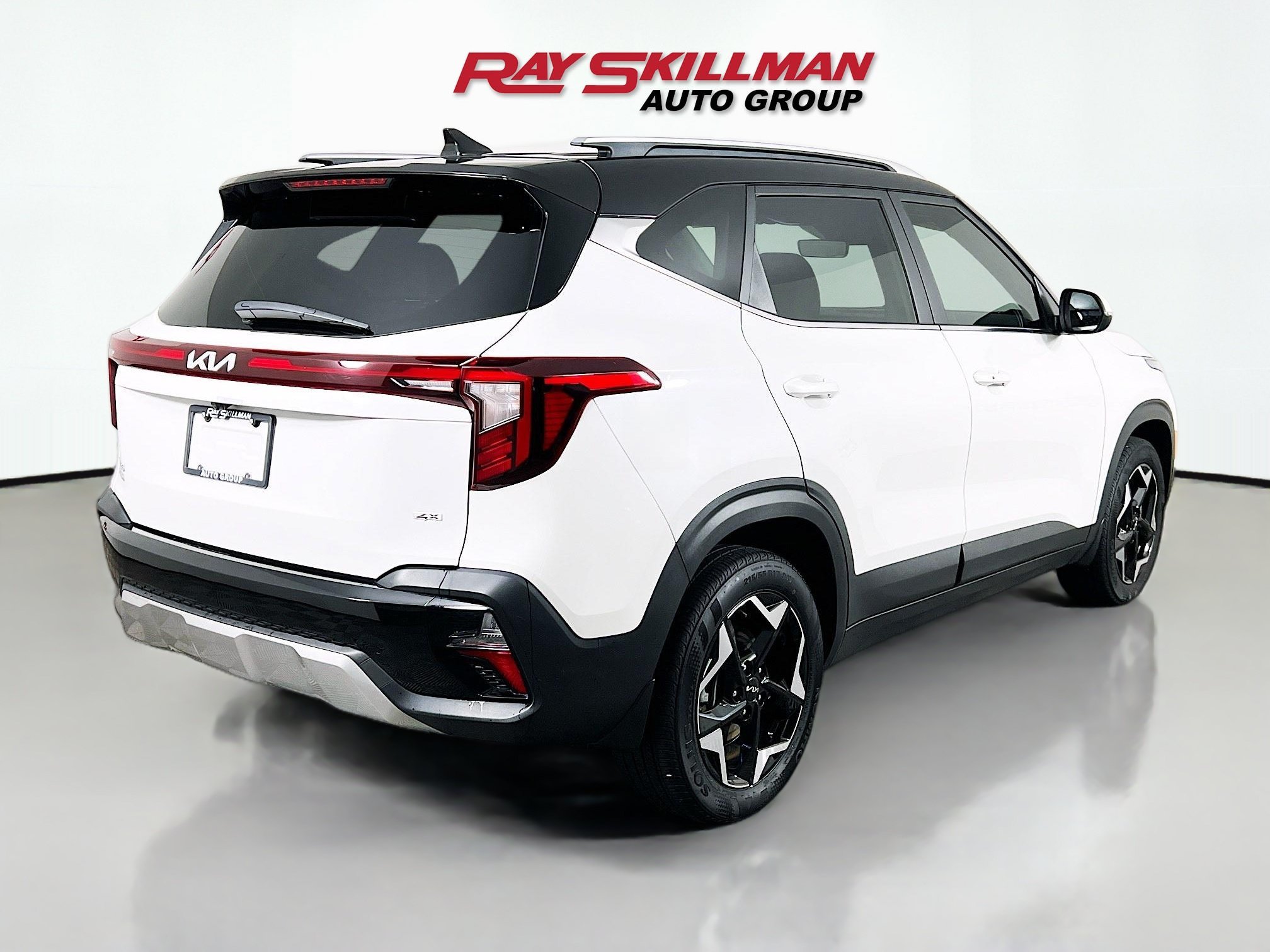 Used 2024 Snow White Pearl Kia EX image 7