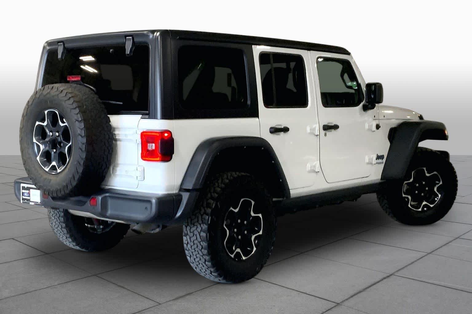 Used 2022 Bright White Clearcoat Jeep Unlimited Rubicon image 13