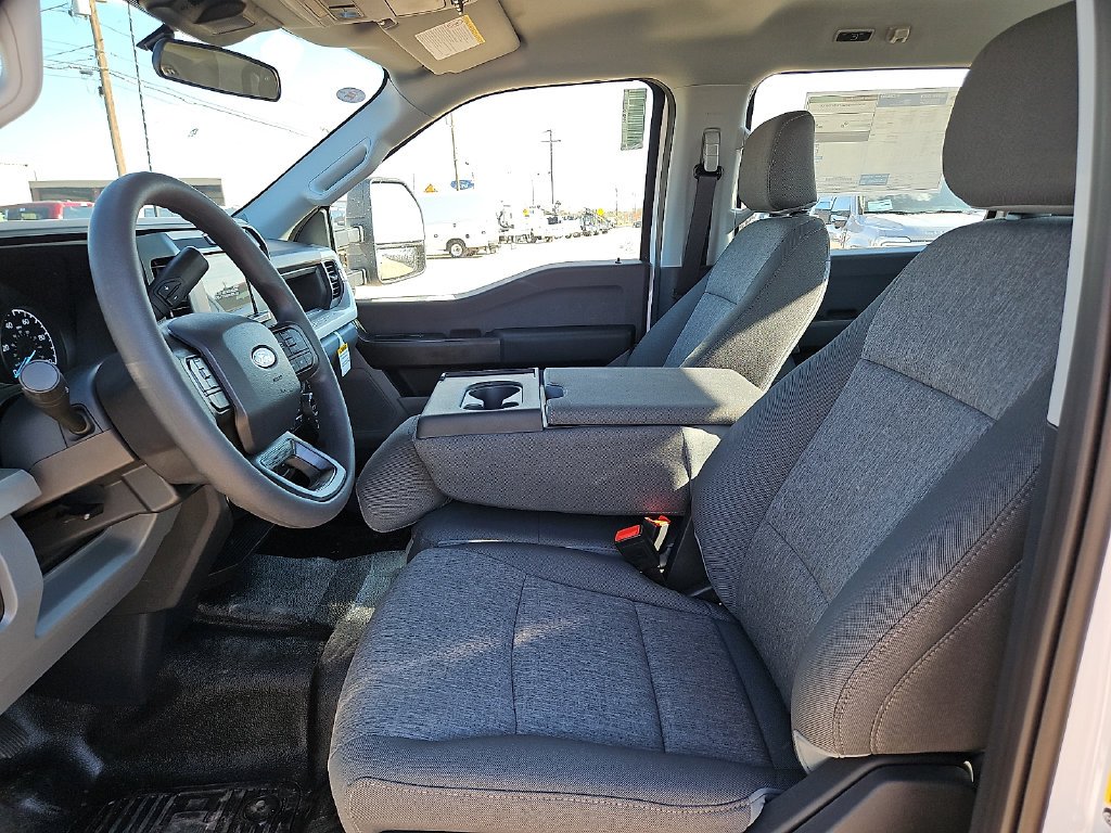 New 2027 Oxford White Ford F-350® XL image 19