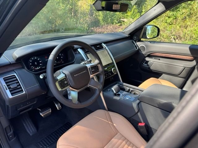 New 2026 Santorini Black Land Rover Dynamic SE image 9