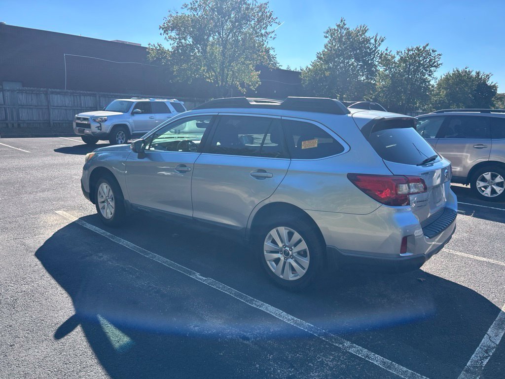 Used 2017 Silver Subaru 2.5i Premium image 5