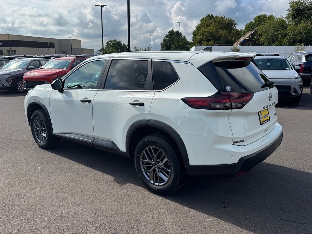 Used 2024 White Nissan S image 4