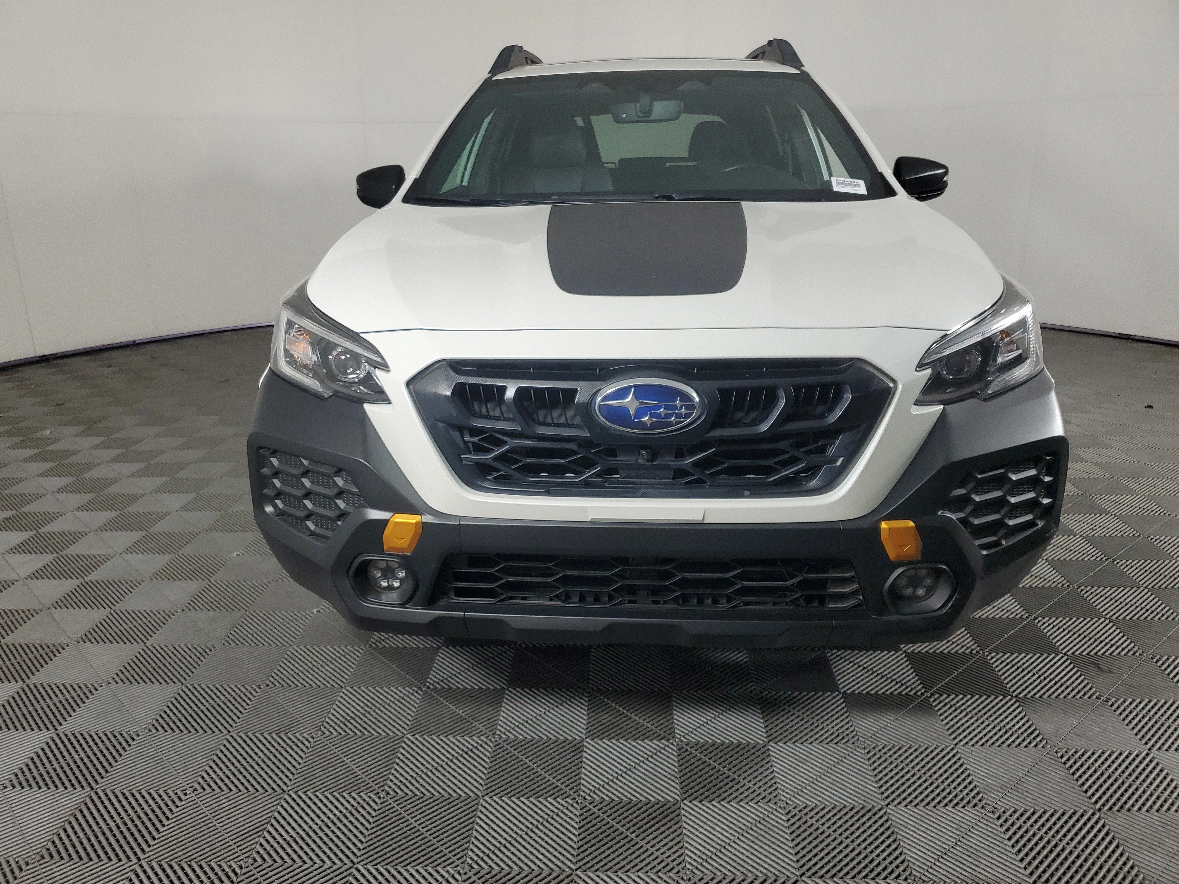 Used 2024 Crystal White Pearl Subaru Wilderness image 9