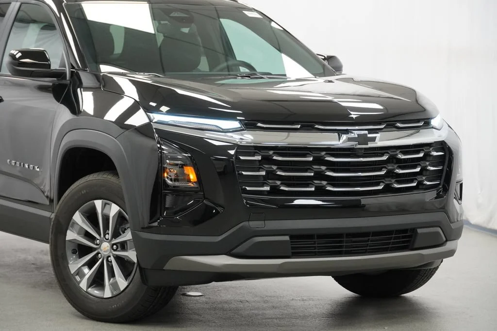 New 2027 Mosaic Black Metallic Chevrolet LT image 8