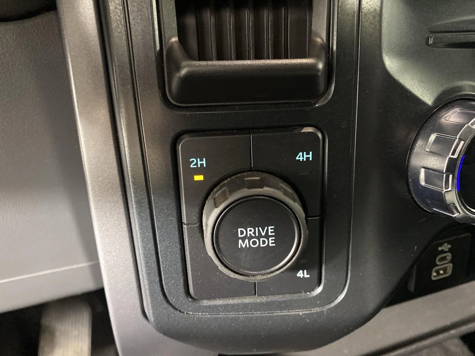 Used 2025 Atlas Blue Ford XLT image 20