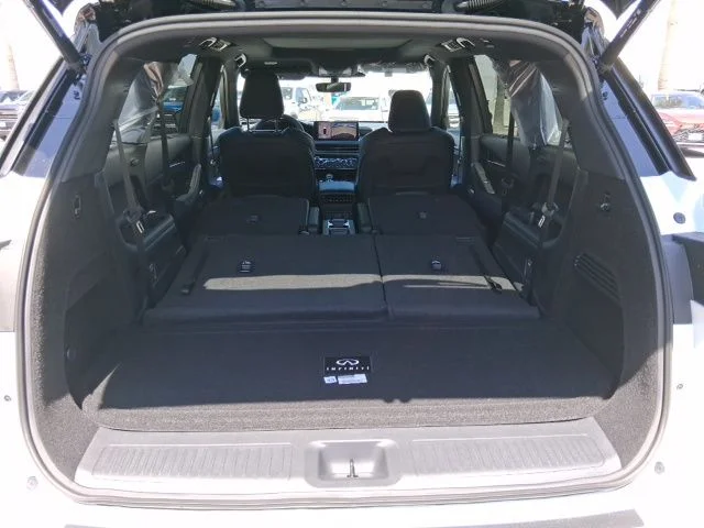 New 2026 2T RAD WHT INFINITI Sport AWD image 6