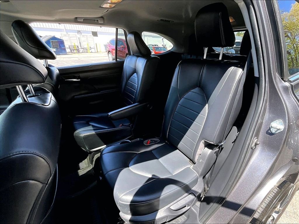 Used 2021 Gray Toyota XLE image 14