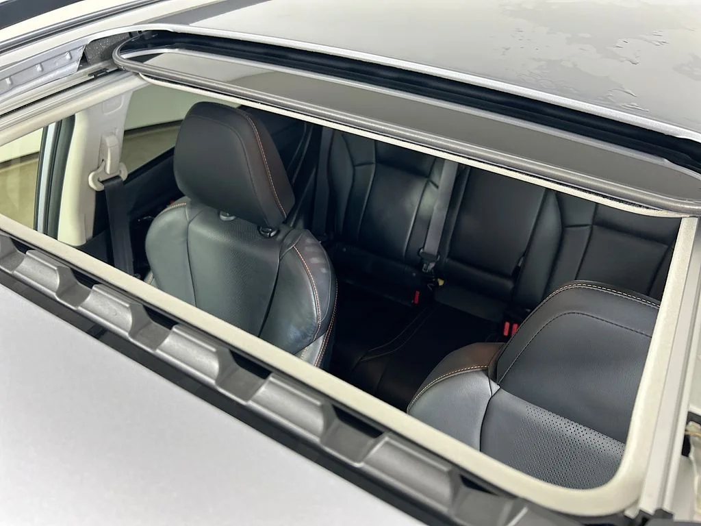 Used 2019 Ice Silver Metallic Subaru Limited image 21