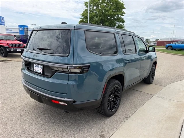 New 2026 Steel Blue Exterior Paint Jeep Limited Reserve image 4