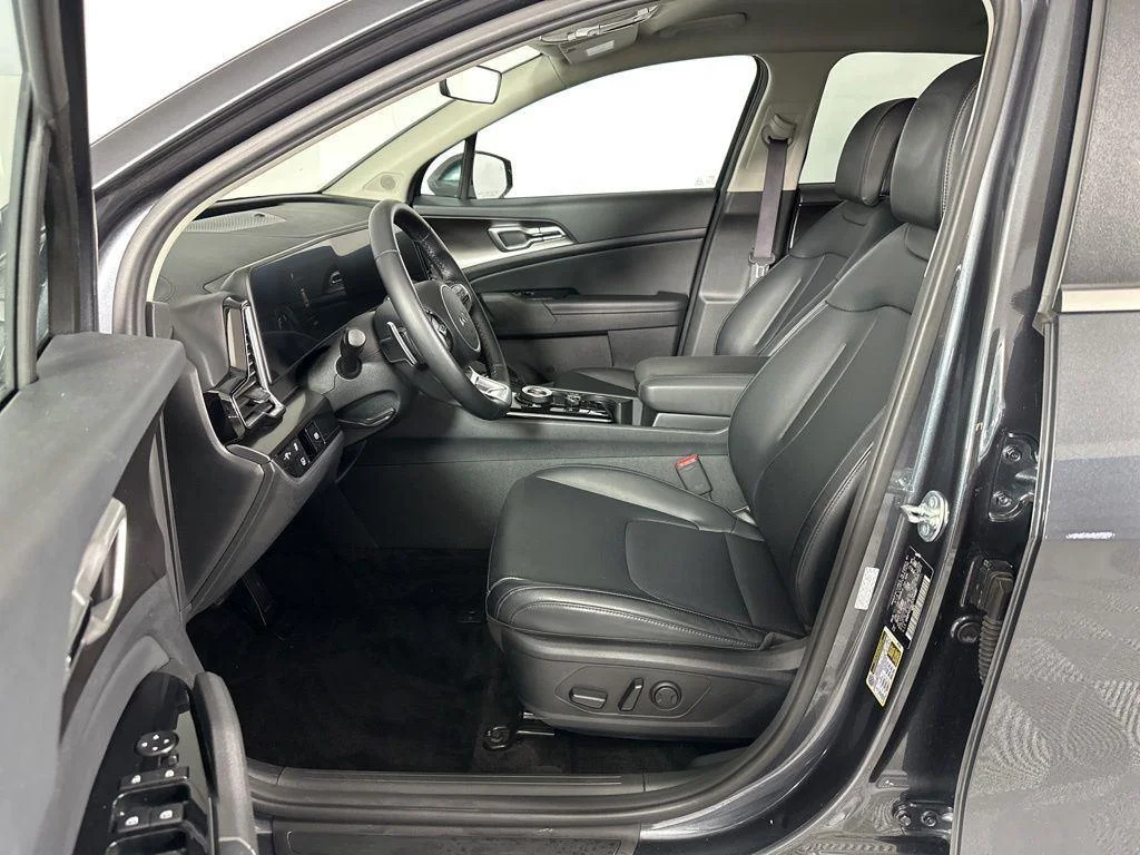 Used 2025 Gravity Gray Kia EX image 5