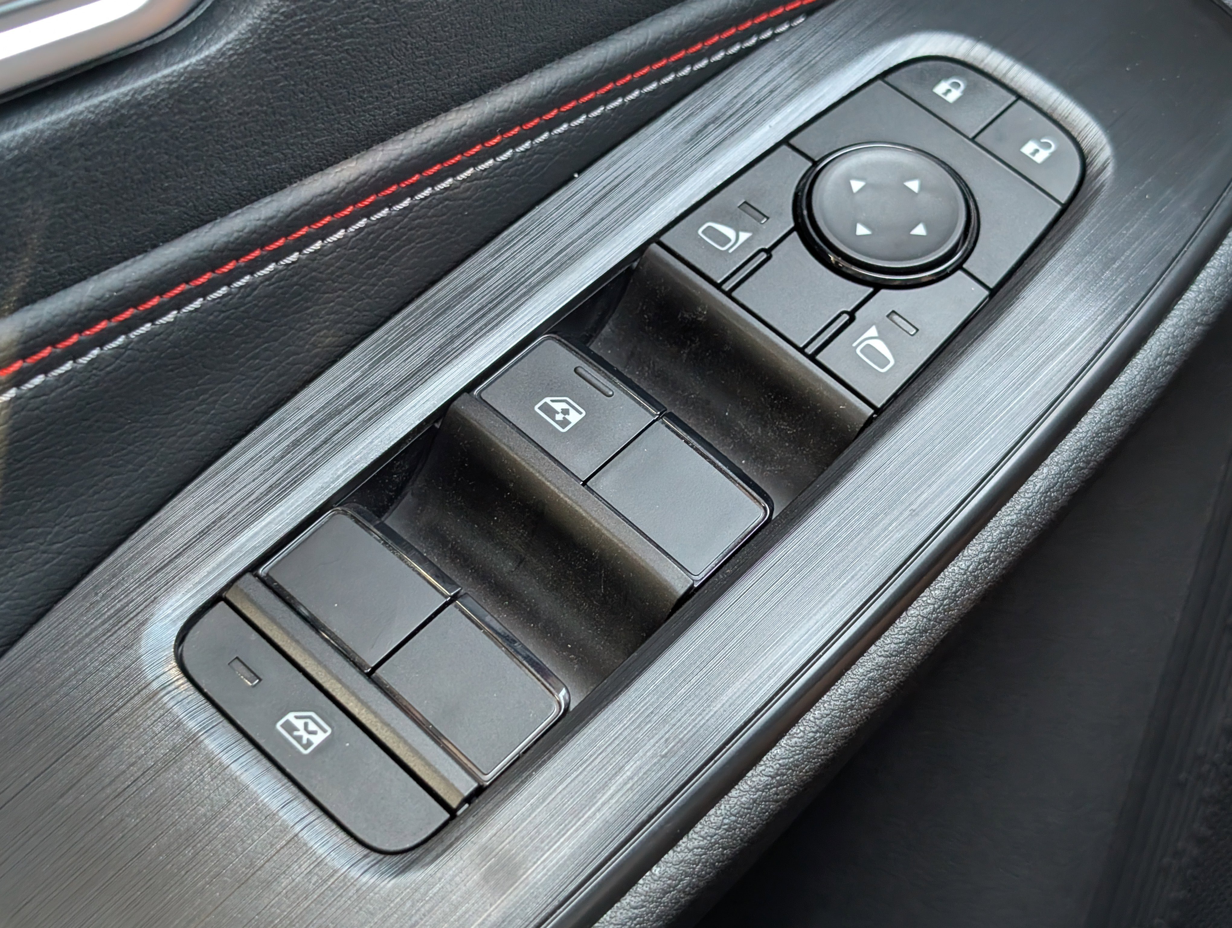 New 2026 Atlantic Gray Metallic / Super Black Two-tone Nissan SR image 20